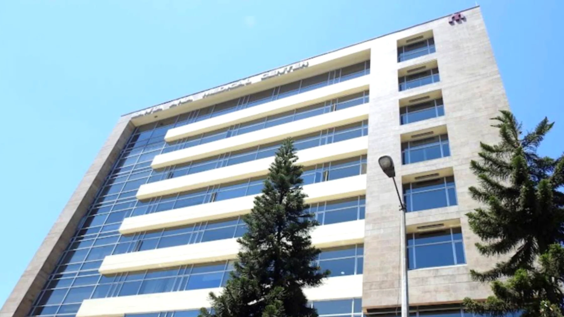 Fachada del edificio donde se realiza la consulta de primera vez con el Dr. Juan Pablo Aparicio